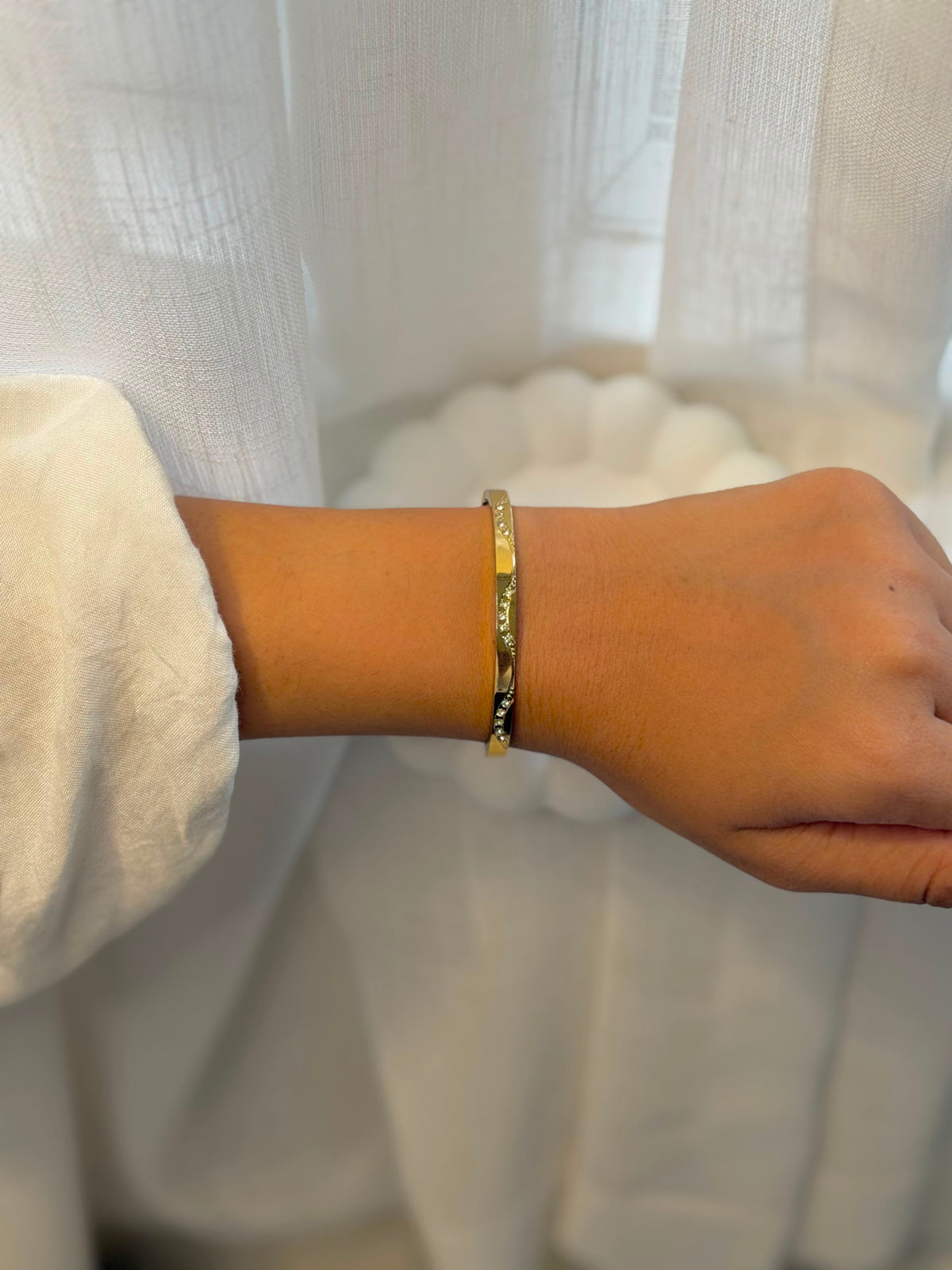 Aureon Sleek Crest Bangle Bracelet