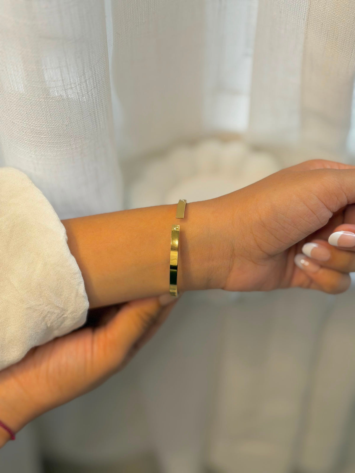 Aureon Sleek Crest Bangle Bracelet